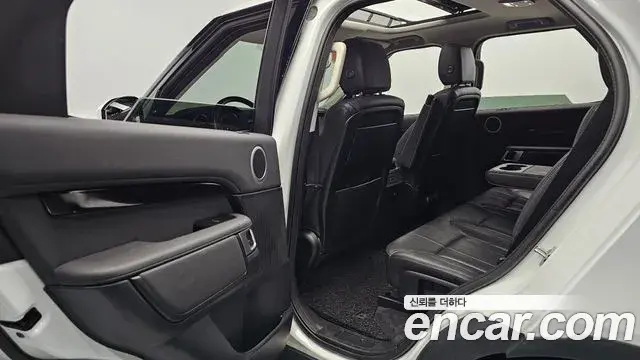 Land Rover Discovery 5 2019 — Şəkil 10/36
