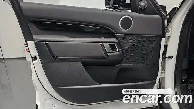 Land Rover Discovery 5 2019 — Şəkil 33/36
