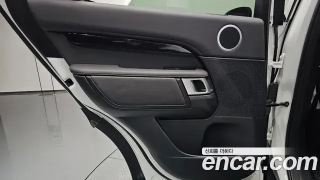 Land Rover Discovery 5 2019 — Şəkil 6/36