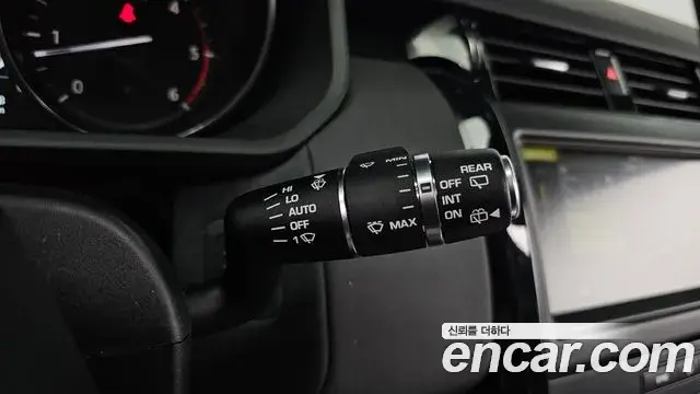 Land Rover Discovery 5 2019 — Şəkil 7/36