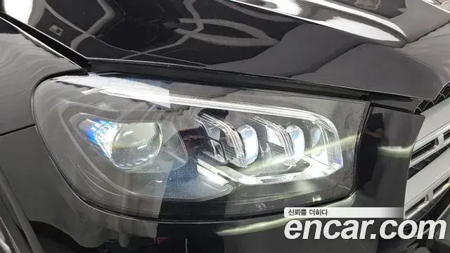 Mercedes-Benz GLS-Class 2022 — Photo 32/34