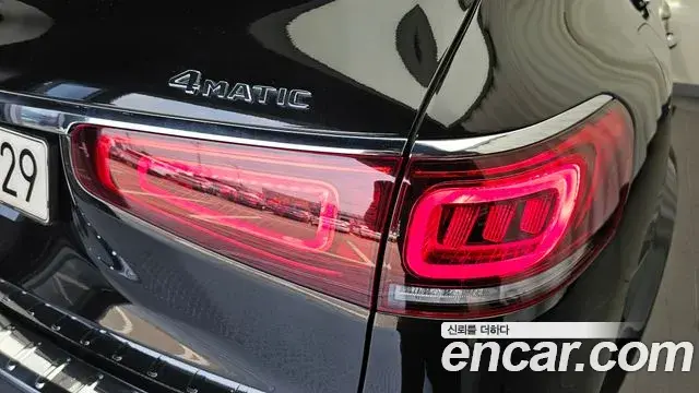 Mercedes-Benz GLS-Class 2022 — Photo 23/34