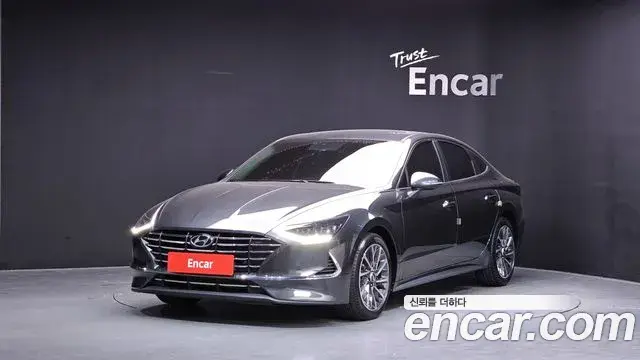 Hyundai Sonata 2019 — Фото 1/20