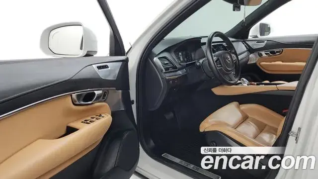 Volvo XC90 2022 — Photo 10/20