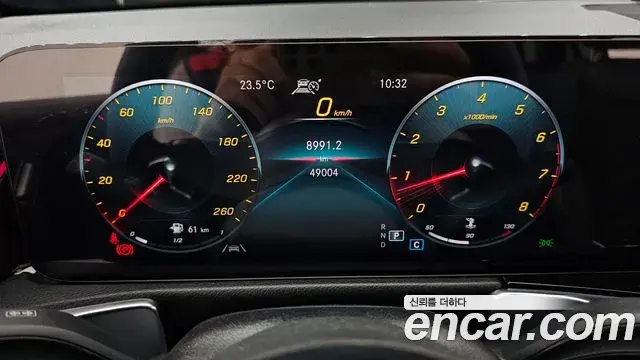 Mercedes-Benz GLB-Class 2021 — Фото 8/20