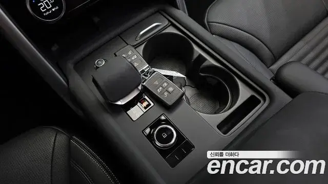 Land Rover Discovery 5 2024 — ფოტო 31/32