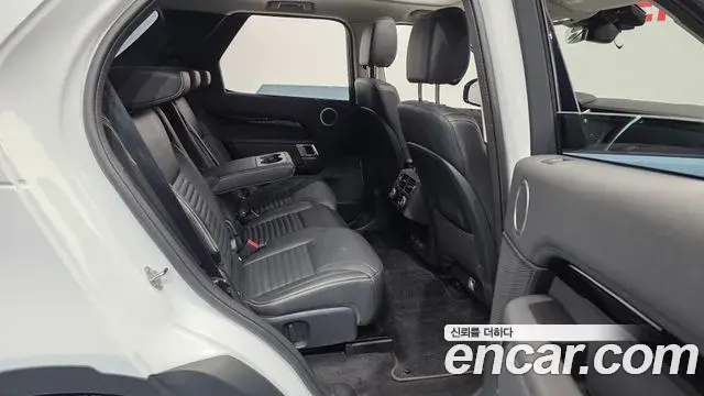 Land Rover Discovery 5 2024 — ფოტო 20/32