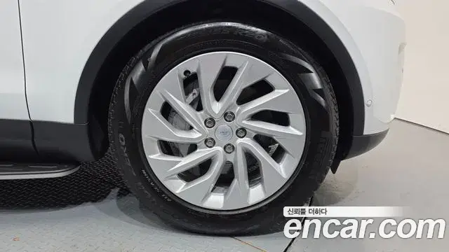 Land Rover Discovery 5 2024 — ფოტო 15/33