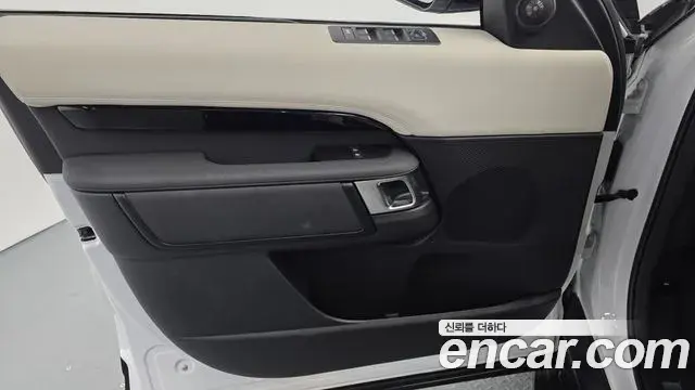 Land Rover Discovery 5 2024 — ფოტო 28/33