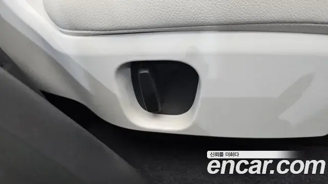 Land Rover Discovery 5 2024 — ფოტო 21/33