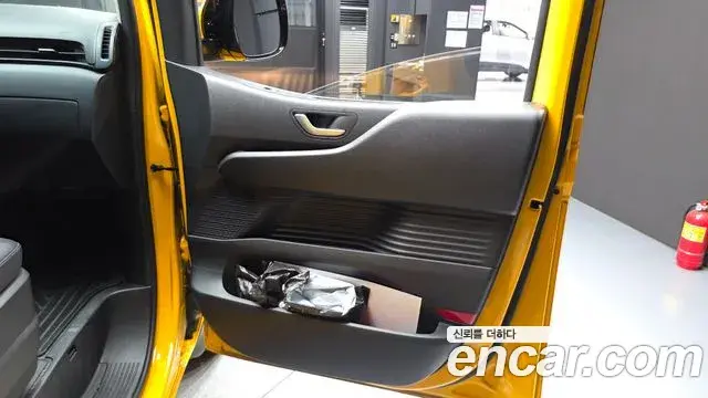 Hyundai Staria 2023 — Şəkil 32/34