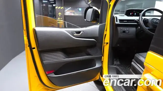 Hyundai Staria 2023 — Şəkil 13/34