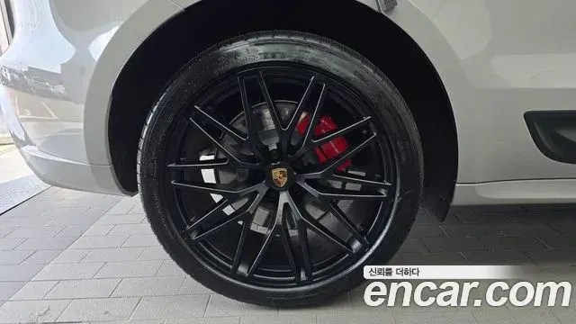 Porsche Macan 2024 — Şəkil 31/32