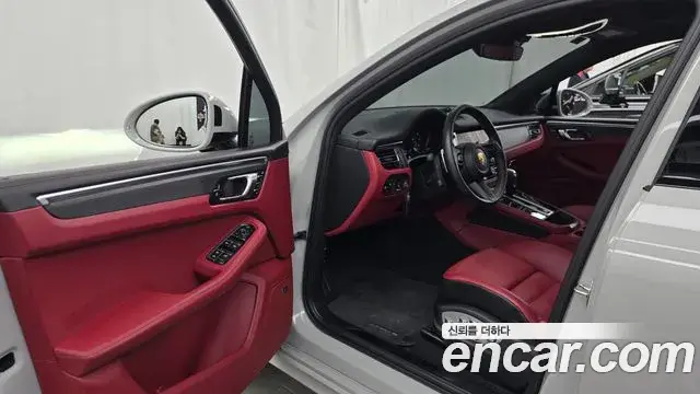 Porsche Macan 2024 — Şəkil 21/32