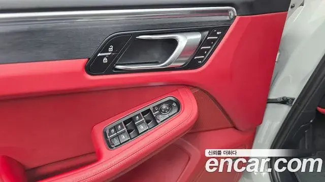Porsche Macan 2024 — Şəkil 25/32