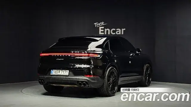 Porsche Cayenne 2025 — ფოტო 21/31
