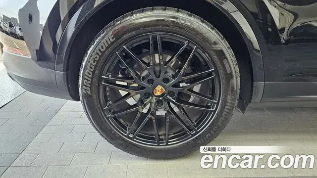 Porsche Cayenne 2025 — ფოტო 19/31