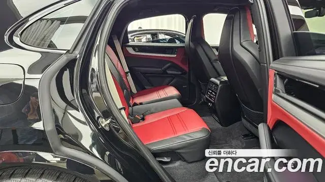 Porsche Cayenne 2025 — ფოტო 31/31