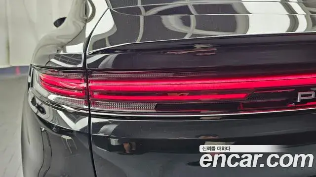 Porsche Cayenne 2025 — ფოტო 13/31