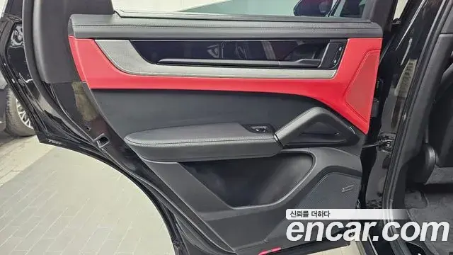 Porsche Cayenne 2025 — ფოტო 15/31