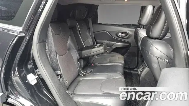 Jeep Cherokee 2020 — Şəkil 14/20
