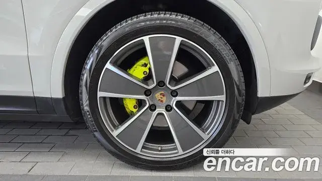 Porsche Cayenne 2022 — ფოტო 6/31