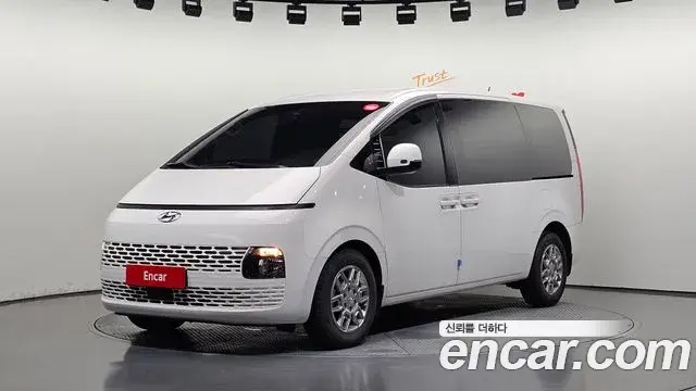 Hyundai Staria 2021 — Фото 1/20
