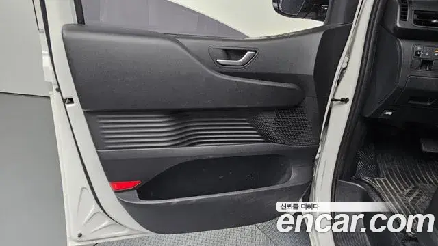 Hyundai Staria 2021 — Şəkil 27/30