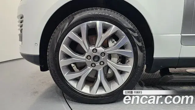 Land Rover Range Rover 2018 — Şəkil 24/31