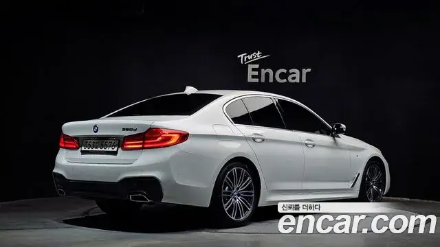 BMW 5 Series 2020 — ფოტო 16/31