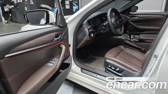 BMW 5 Series 2020 — ფოტო 23/31