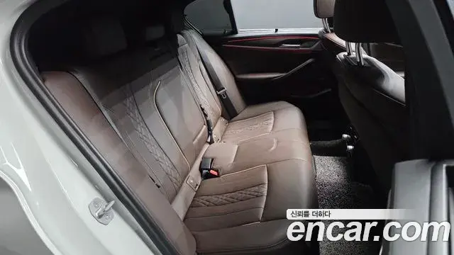 BMW 5 Series 2020 — ფოტო 17/31