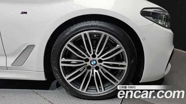 BMW 5 Series 2020 — ფოტო 22/31