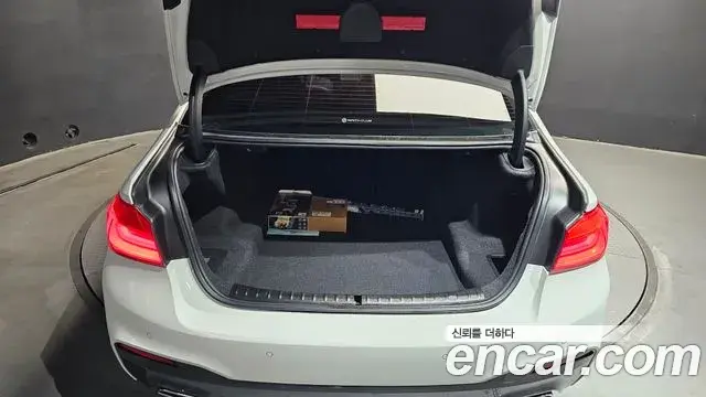 BMW 5 Series 2020 — ფოტო 19/31