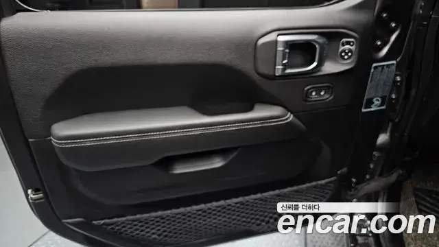 Jeep Wrangler 2019 — Şəkil 24/34