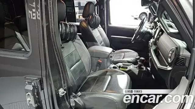 Jeep Wrangler 2019 — Şəkil 16/34
