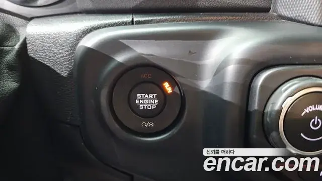 Jeep Wrangler 2019 — Şəkil 18/34