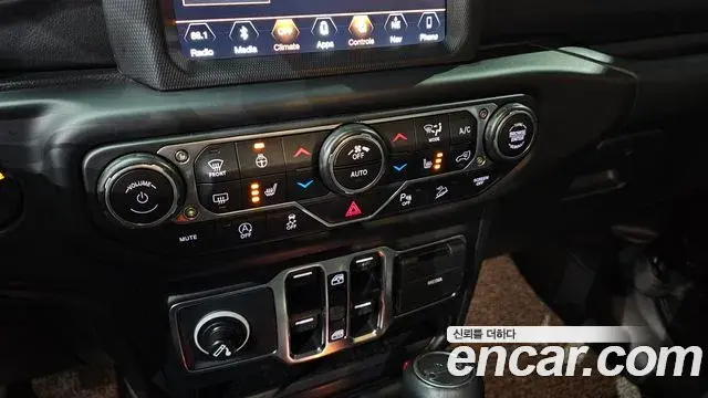 Jeep Wrangler 2019 — Şəkil 32/34