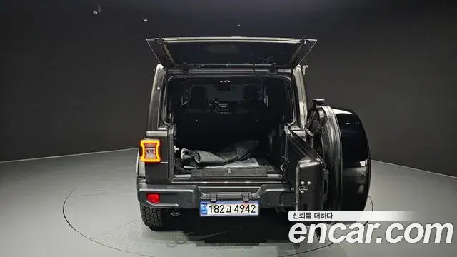 Jeep Wrangler 2019 — Şəkil 14/34