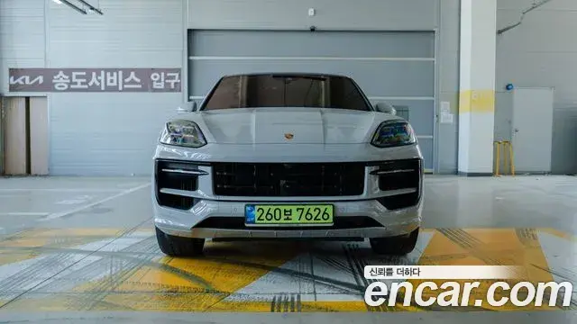 Porsche Cayenne 2025 — Photo 2/18