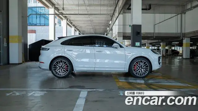 Porsche Cayenne 2025 — Photo 4/18