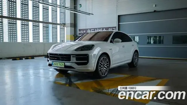 Porsche Cayenne 2025 — Photo 16/18