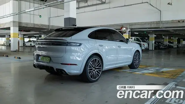 Porsche Cayenne 2025 — Photo 15/18