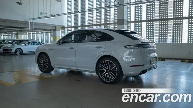 Porsche Cayenne 2025 — Photo 13/18