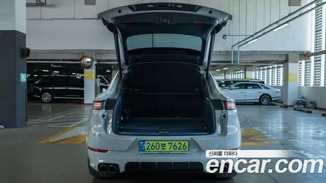 Porsche Cayenne 2025 — Photo 5/18