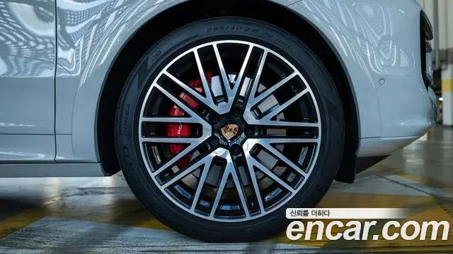 Porsche Cayenne 2025 — Photo 18/18
