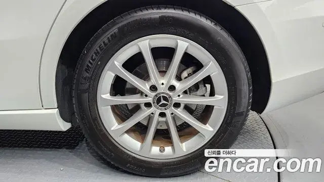 Mercedes-Benz A-Class 2020 — Photo 29/29