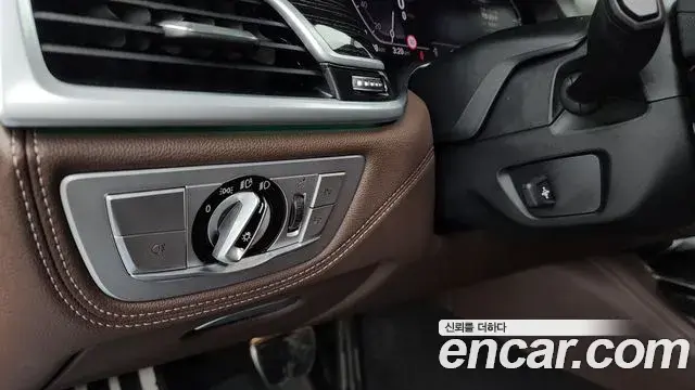 BMW 7 Series 2020 — Фото 16/20