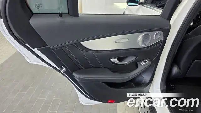Mercedes-Benz GLC-Class 2019 — Photo 16/33