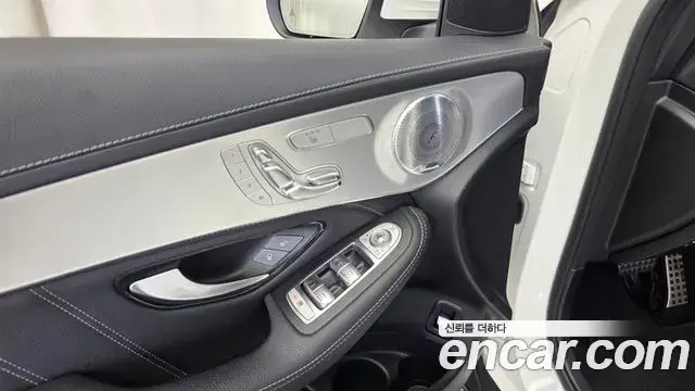 Mercedes-Benz GLC-Class 2019 — Photo 12/33